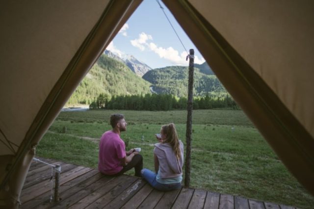 Уютный домик в тайге: отдых на природе в окружении красоты природы