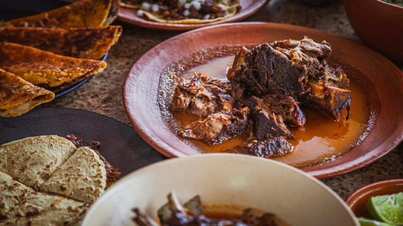 Глубокая пицца в стиле Чикаго в чугунной сковороде 1187891919 Глубокая пицца в стиле Чикаго в чугунной сковороде © rudisill / Getty Images