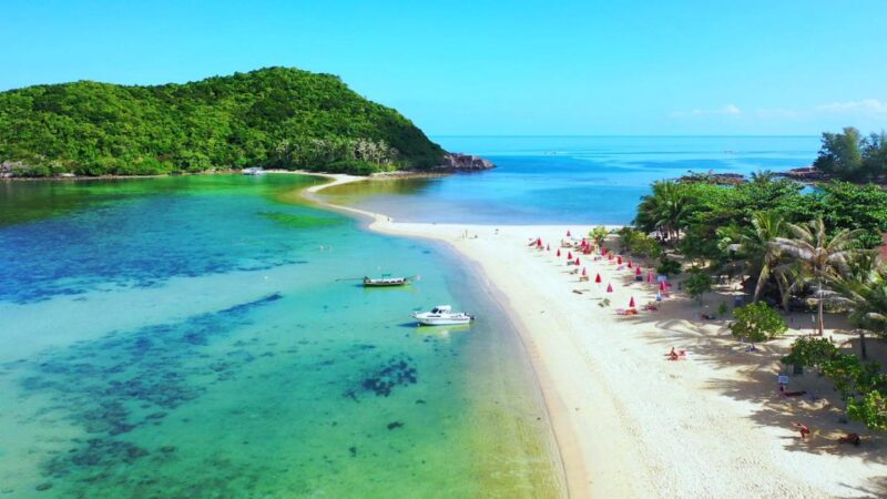 1257895879 Аэроснимок тропического острова Ко Паган в Таиланде в солнечный день - стоковое фото