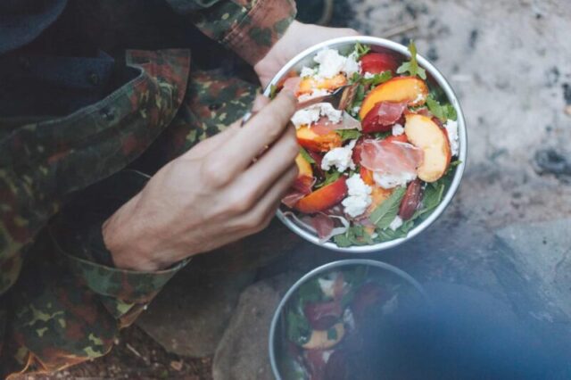 Салат Капрезе с Грильованным Персиком