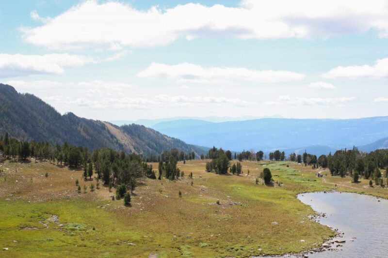 Идеальные выходные в Биг Скай, Монтана Вид с вершины тропы Бихайв Бейзин Фото: Анн Дуглас Лот