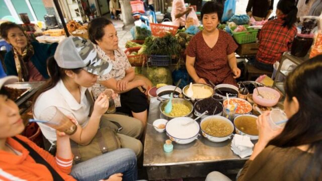 Посетители рынка Гиа Нгу, Старый квартал. 25410-41 АРХИВ, Азия, Ханой, Вьетнам, миска, кепка, одежда, коммерция, совместимость, культура, день, еда, женщина, мебель, стекло, шляпа, головные уборы, роскошь, рынок, на улице, люди, сидеть, ложка, стол, единство, туризм, турист, путешествия, городское, женщина, женщины, Юго-Восточная Азия, только для взрослых, повседневная одежда, китайская этническая принадлежность, городская жизнь, еда и напитки, пищевая и напитковая промышленность, группа людей, здоровый образ жизни, вид с высоты, местная достопримечательность, взрослая женщина, пожилая женщина, пожилые женщины, средняя группа людей, женщина взрослого возраста, женщина взрослого возраста, женщина взрослого возраста, Старый квартал, одна женщина, только женщины, часть, место интереса, вид сбоку, сидеть, столовые принадлежности, три четверти длины, городская жизнь, городская сцена, активные выходные, молодая женщина, молодые женщины Взрослый, Кафетерий, Ребенок, Чашка, Женский, Еда, Девочка, Сумочка, Шляпа, Внутри, Ужин, Мужчина, Мужчина, Блюдо, Люди, Человек, Ресторан, Подросток, Женщина Азия, Ханой, Юго-Восточная Азия, Вьетнам, только для взрослых, миска, кепка, повседневная одежда, китайская этническая принадлежность, городская жизнь, одежда, коммерция, совместимость, культура, день, еда, женщина, еда и напитки, пищевая и напитковая промышленность, мебель, стекло, группа людей, шляпа, головные уборы, здоровый образ жизни, вид с высоты, местная достопримечательность, роскошь, рынок, взрослая женщина, пожилая женщина, пожилые женщины, средняя группа людей, женщина среднего возраста, женщина среднего возраста, женщина среднего возраста, Старый квартал, одна женщина, только женщины, на открытом воздухе, часть, люди, место интереса, вид сбоку, сидеть, ложка, стол, столовые принадлежности, три четверти длины, единство, туризм, турист, путешествия, городское, городская жизнь, городская сцена, активные выходные, женщина, женщины, молодой человек, молодая женщина, молодые женщины Посетители на рынке Гиа Нгу, Старый квартал.