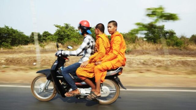 Монахи, путешествующие на мотоцикле. Выпуск 56, наш редакционный Traveller Magazine