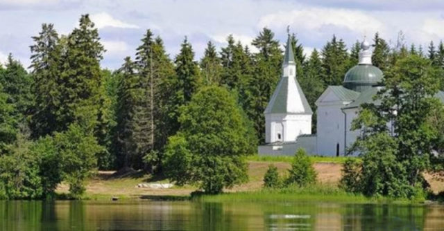 Валдай - место с богатой историей, удивительными достопримечательностями и идеальными условиями для незабываемого отдыха на берегу прекрасного озера Валдай: история, достопримечательности и отдых на озере